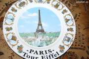 Фарфоровая тарелка с видом Эйфелевой башни